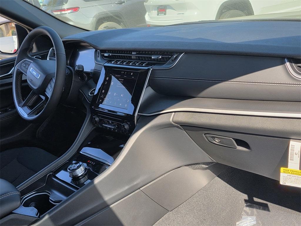 new 2025 Jeep Grand Cherokee car, priced at $34,625