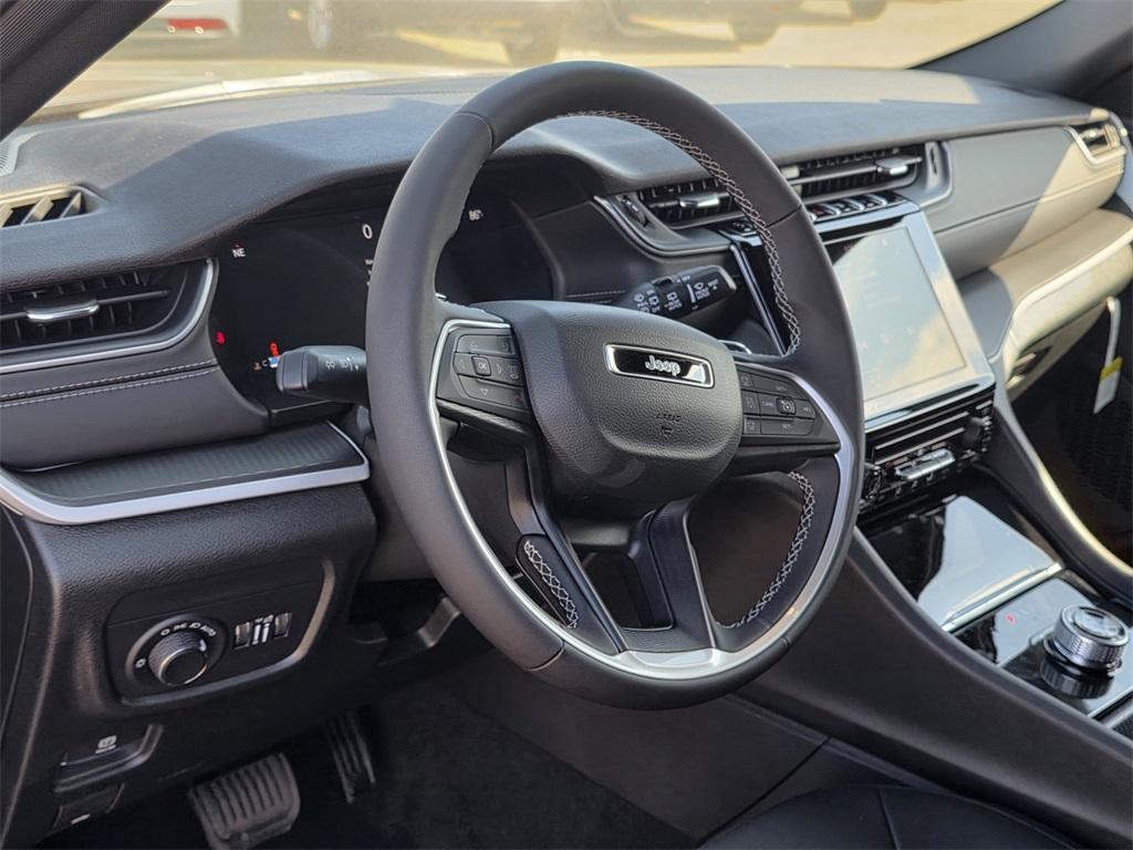 new 2025 Jeep Grand Cherokee car, priced at $34,625