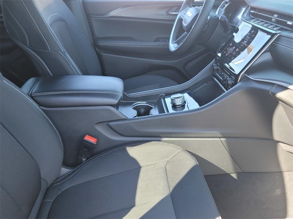 new 2025 Jeep Grand Cherokee car, priced at $32,125