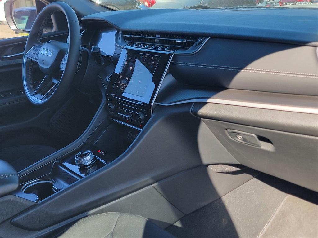 new 2025 Jeep Grand Cherokee car, priced at $32,125