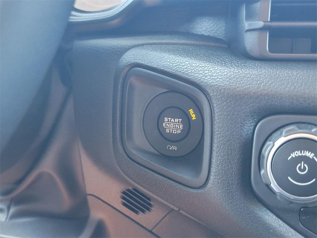 new 2025 Jeep Wrangler car, priced at $47,615