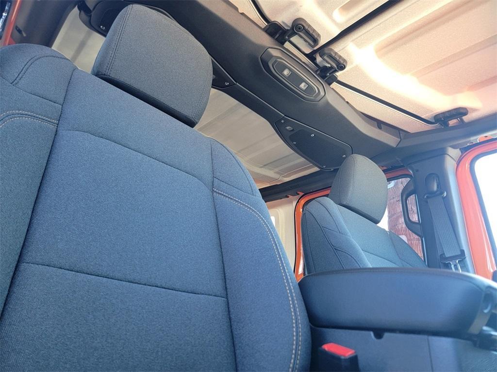 new 2025 Jeep Wrangler car, priced at $47,615
