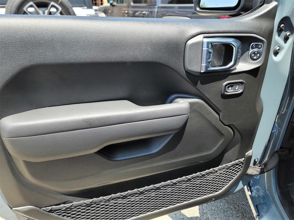 new 2025 Jeep Wrangler car, priced at $41,906