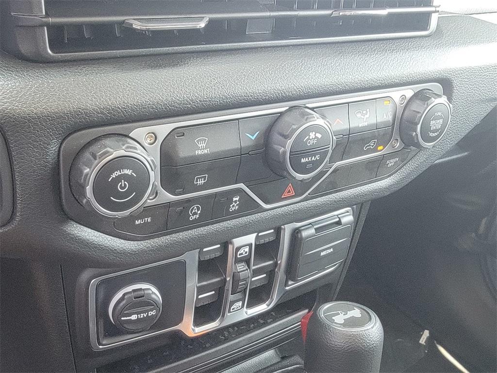 new 2025 Jeep Wrangler car, priced at $41,906