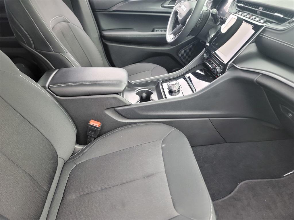 new 2025 Jeep Grand Cherokee car, priced at $31,530