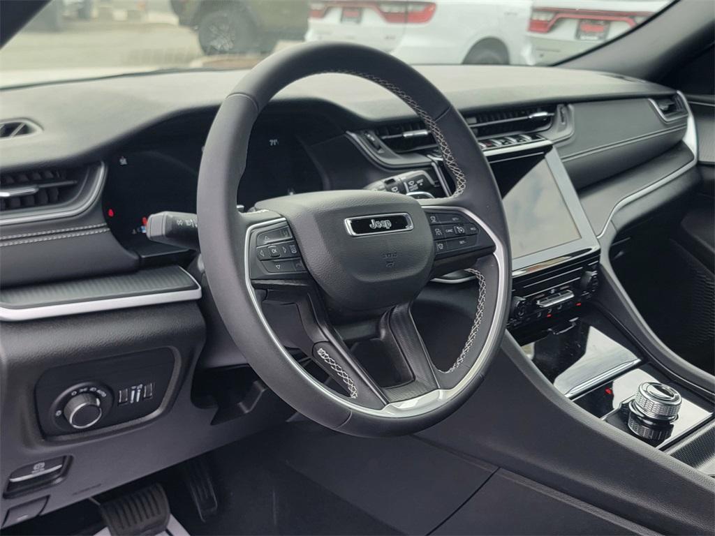 new 2025 Jeep Grand Cherokee car, priced at $31,530