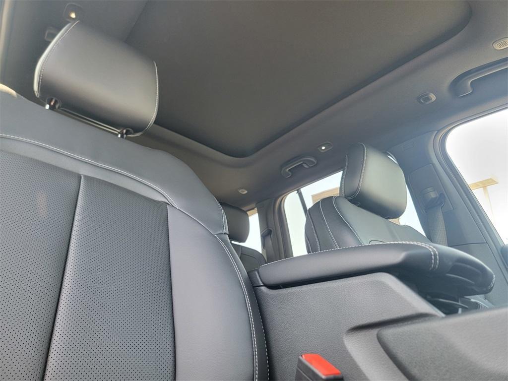 new 2025 Jeep Grand Cherokee car, priced at $46,279