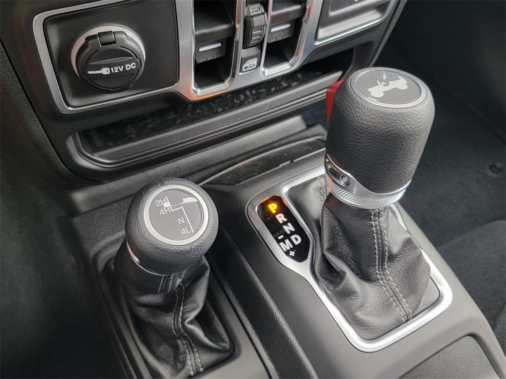 new 2025 Jeep Wrangler car, priced at $45,926