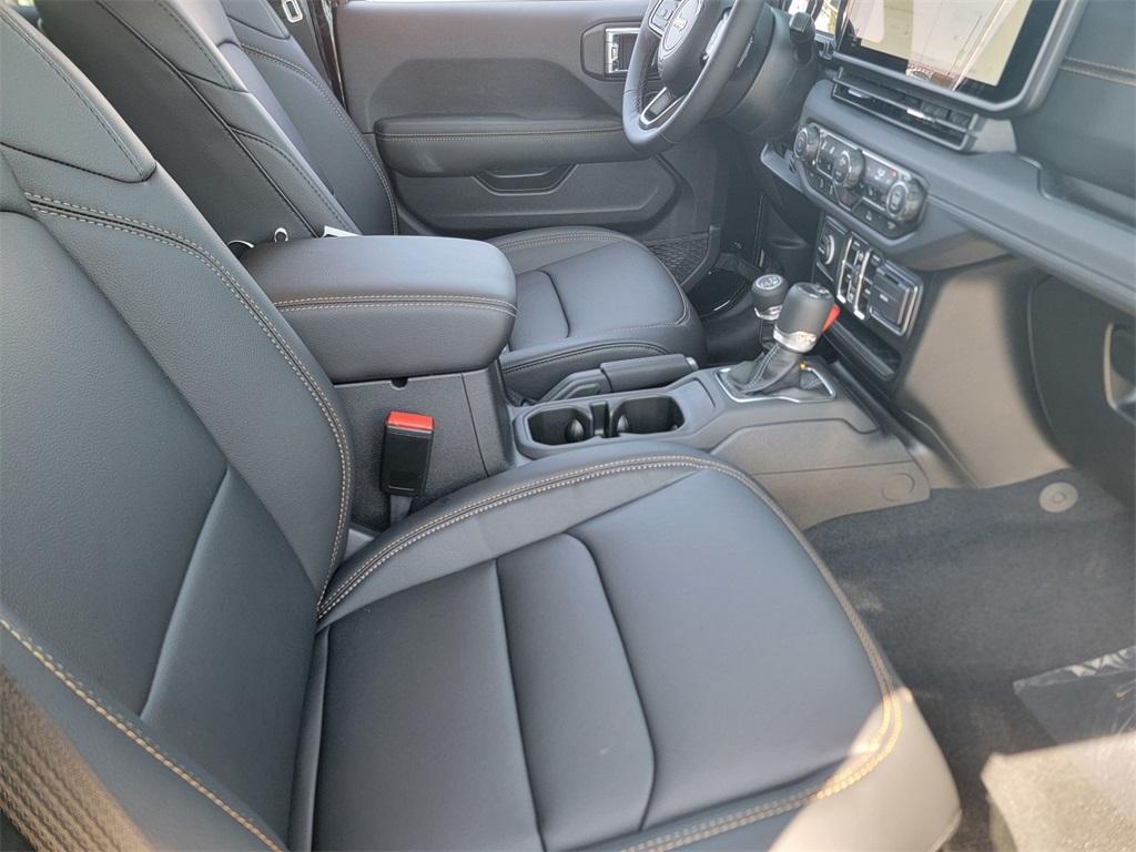 new 2025 Jeep Gladiator car, priced at $43,589