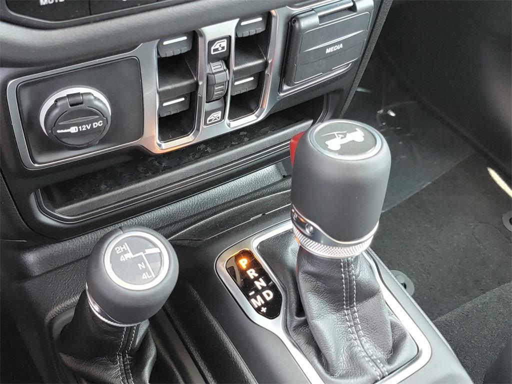 new 2025 Jeep Wrangler car, priced at $47,433