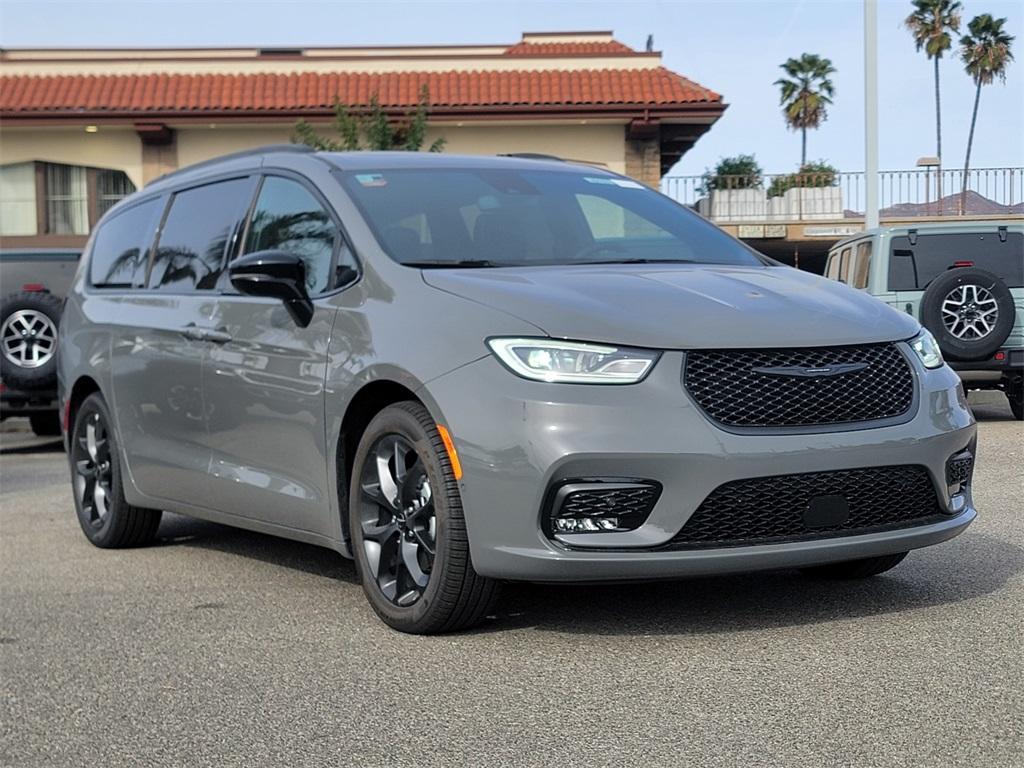 new 2024 Chrysler Pacifica car, priced at $42,330