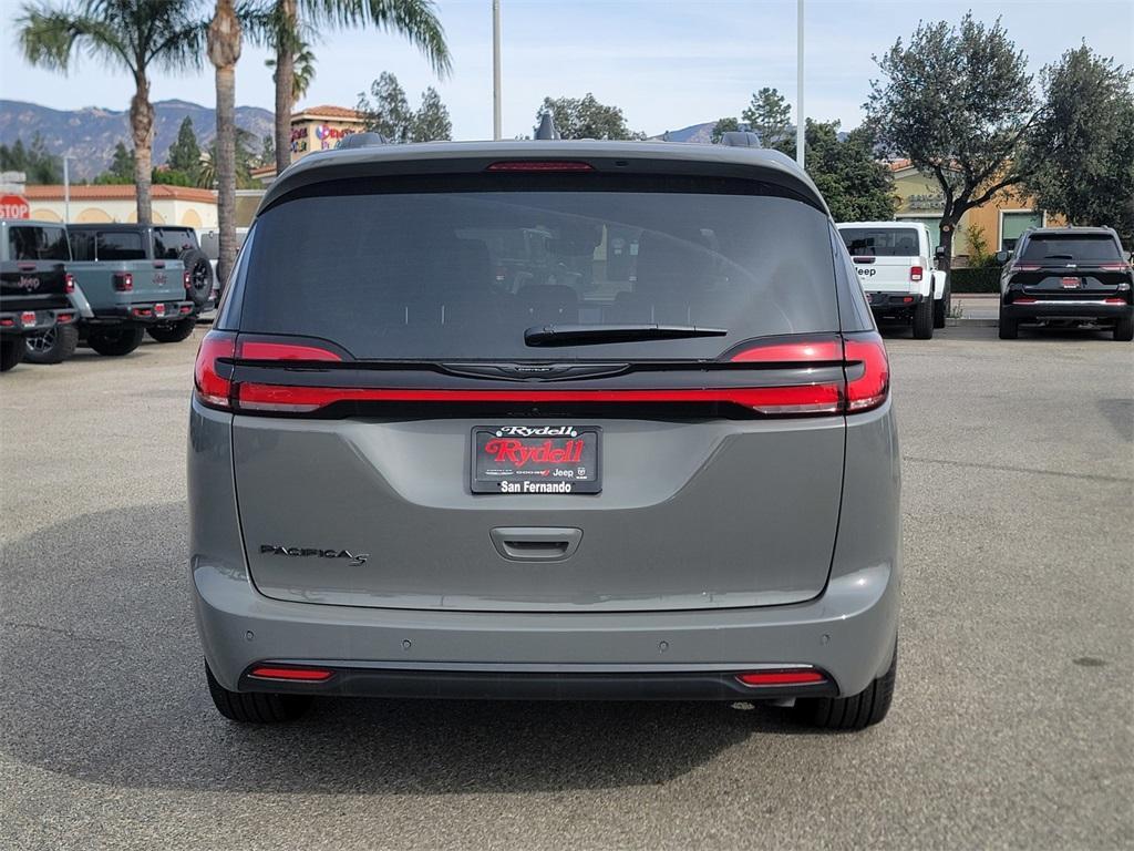 new 2024 Chrysler Pacifica car, priced at $42,330