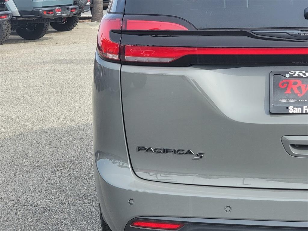 new 2024 Chrysler Pacifica car, priced at $42,330