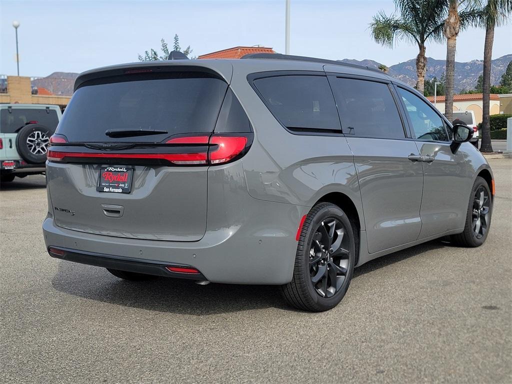 new 2024 Chrysler Pacifica car, priced at $42,330