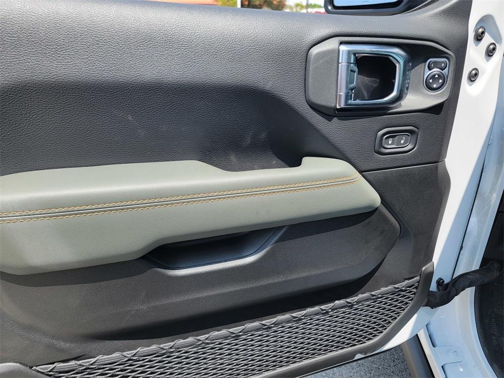 new 2025 Jeep Gladiator car, priced at $50,617