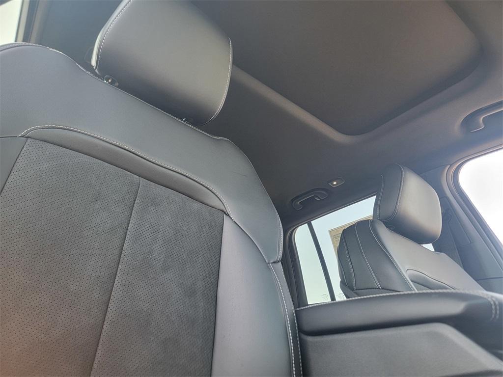 new 2025 Jeep Grand Cherokee car, priced at $42,027