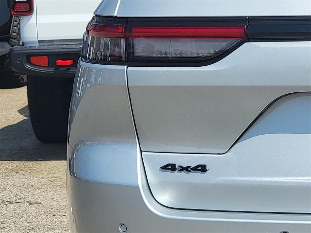new 2025 Jeep Grand Cherokee car, priced at $42,027