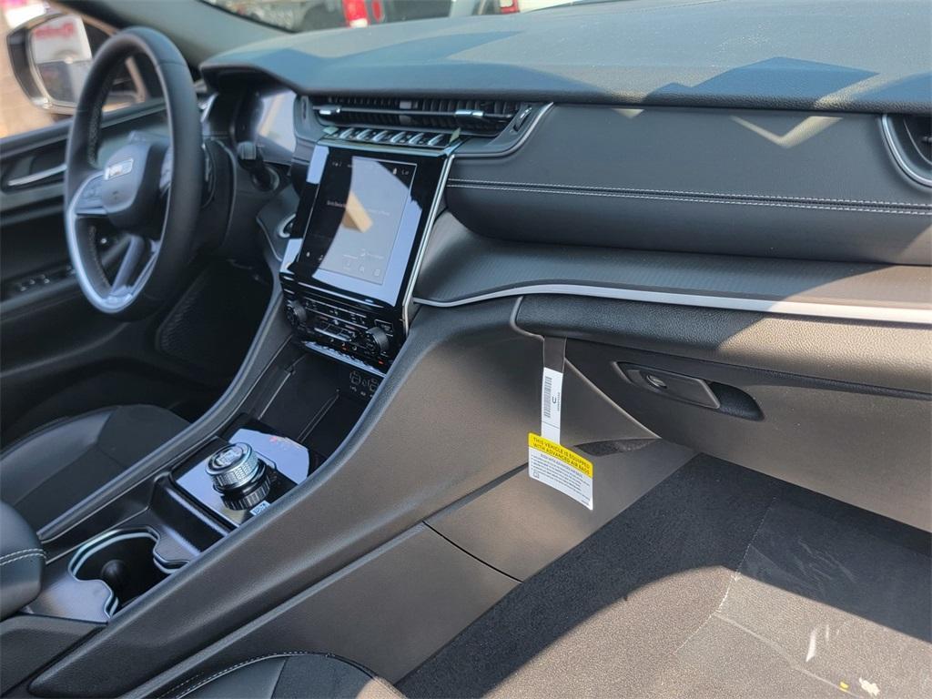 new 2025 Jeep Grand Cherokee car, priced at $42,027
