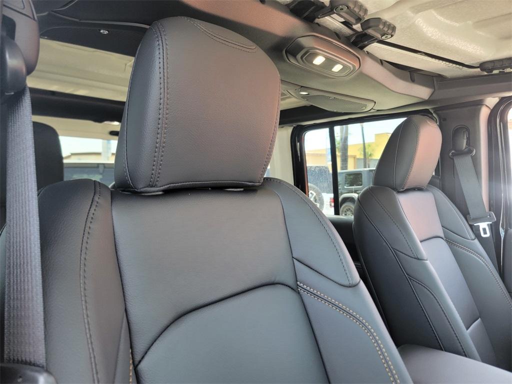 new 2025 Jeep Wrangler car, priced at $47,433