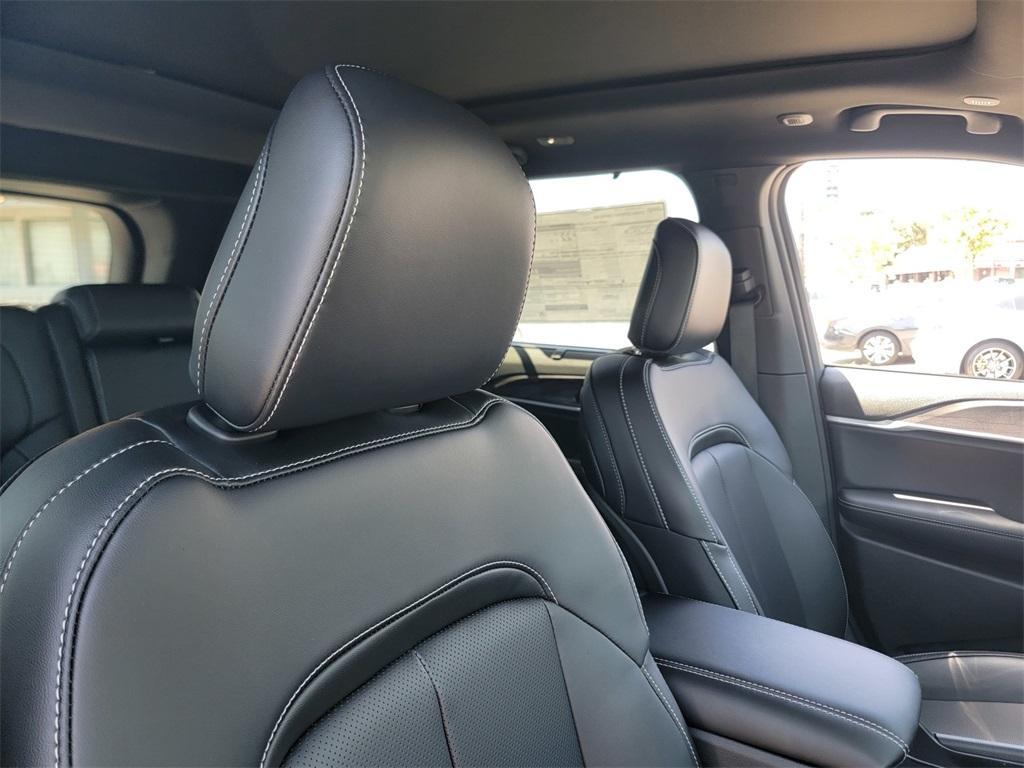 new 2025 Jeep Grand Cherokee car, priced at $46,279