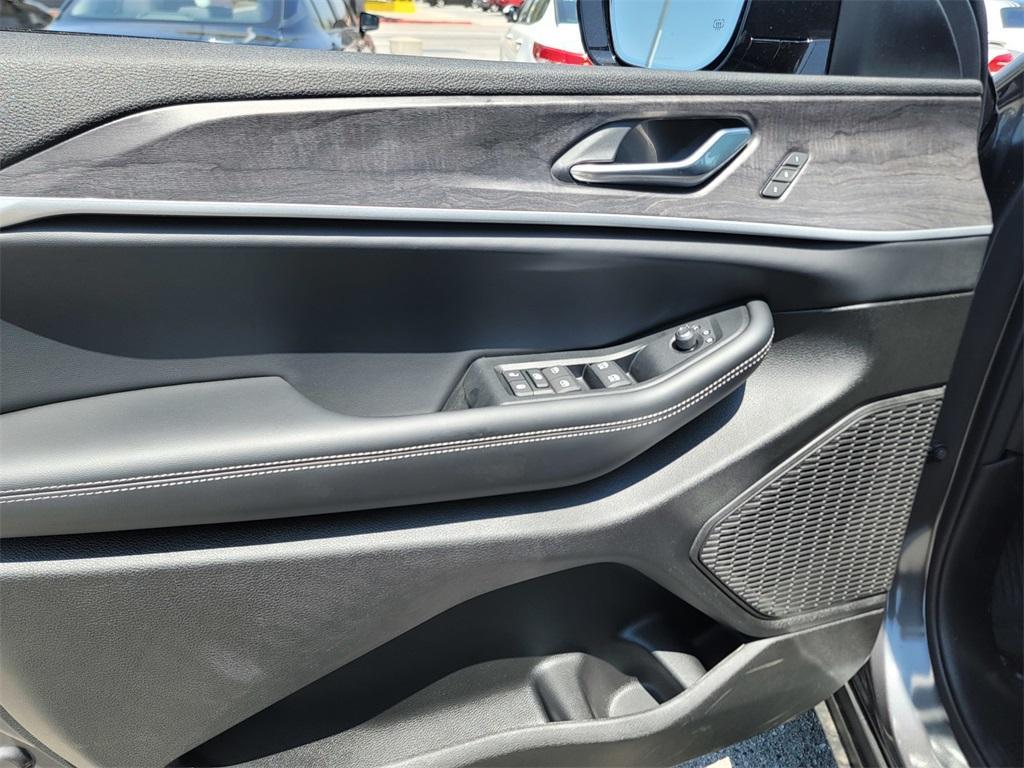 new 2025 Jeep Grand Cherokee car, priced at $46,279