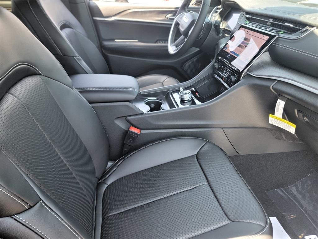 new 2025 Jeep Grand Cherokee car, priced at $46,279