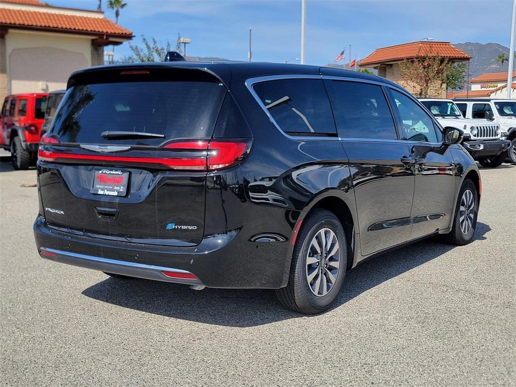 new 2025 Chrysler Pacifica Hybrid car, priced at $36,830