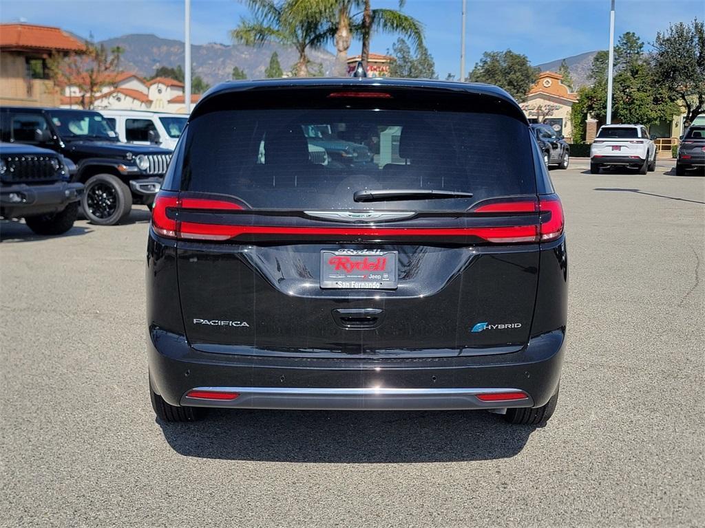 new 2025 Chrysler Pacifica Hybrid car, priced at $36,830