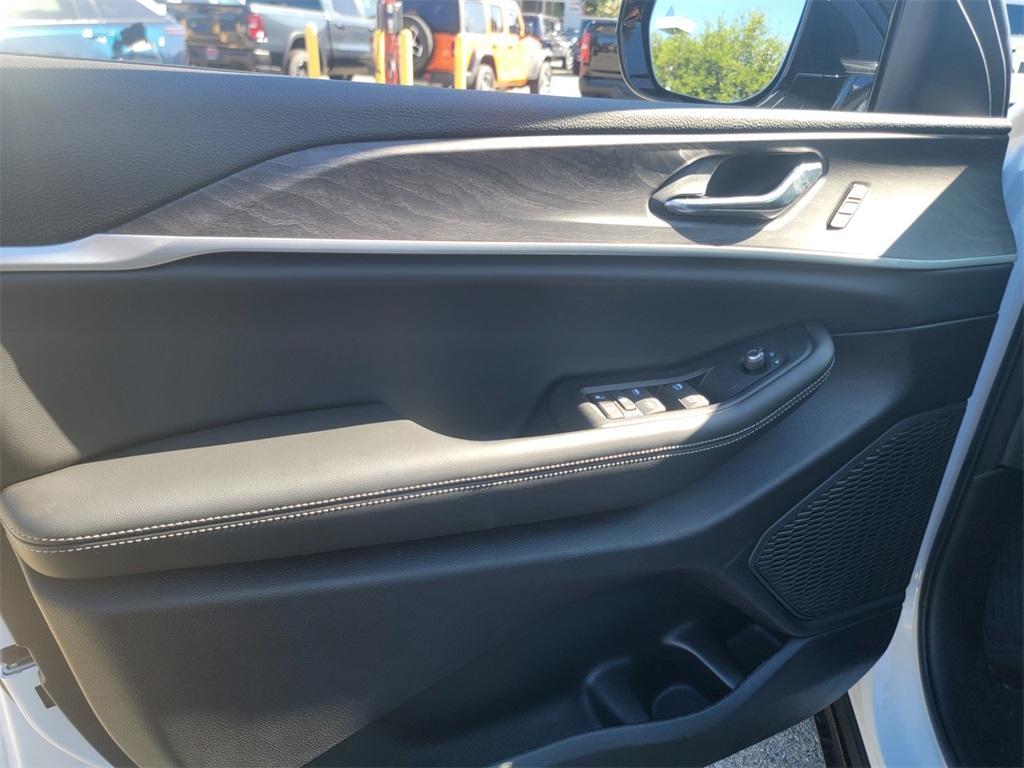 new 2025 Jeep Grand Cherokee L car, priced at $45,311