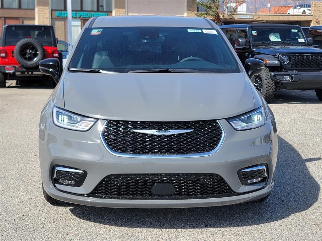 new 2025 Chrysler Pacifica Hybrid car, priced at $37,325