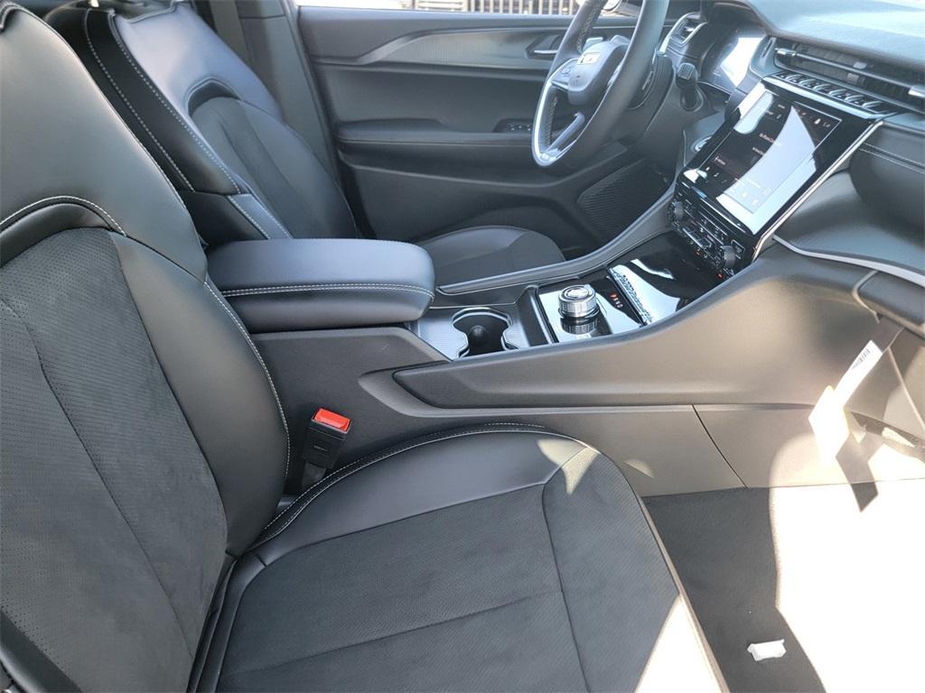 new 2025 Jeep Grand Cherokee car, priced at $40,735