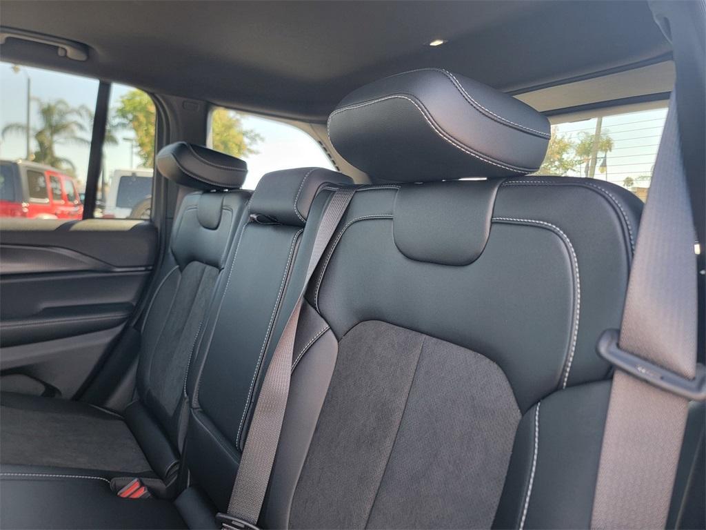 new 2025 Jeep Grand Cherokee car, priced at $40,735