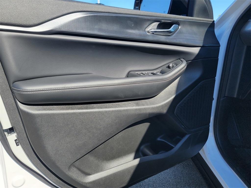 new 2025 Jeep Grand Cherokee car, priced at $40,735