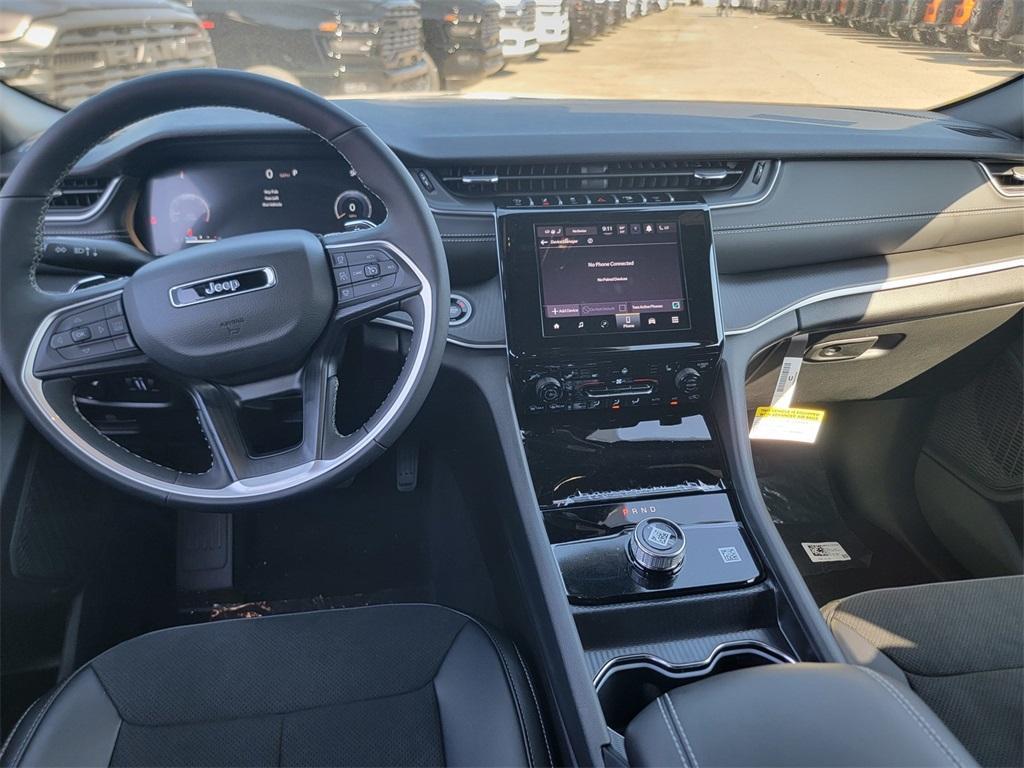 new 2025 Jeep Grand Cherokee car, priced at $40,735