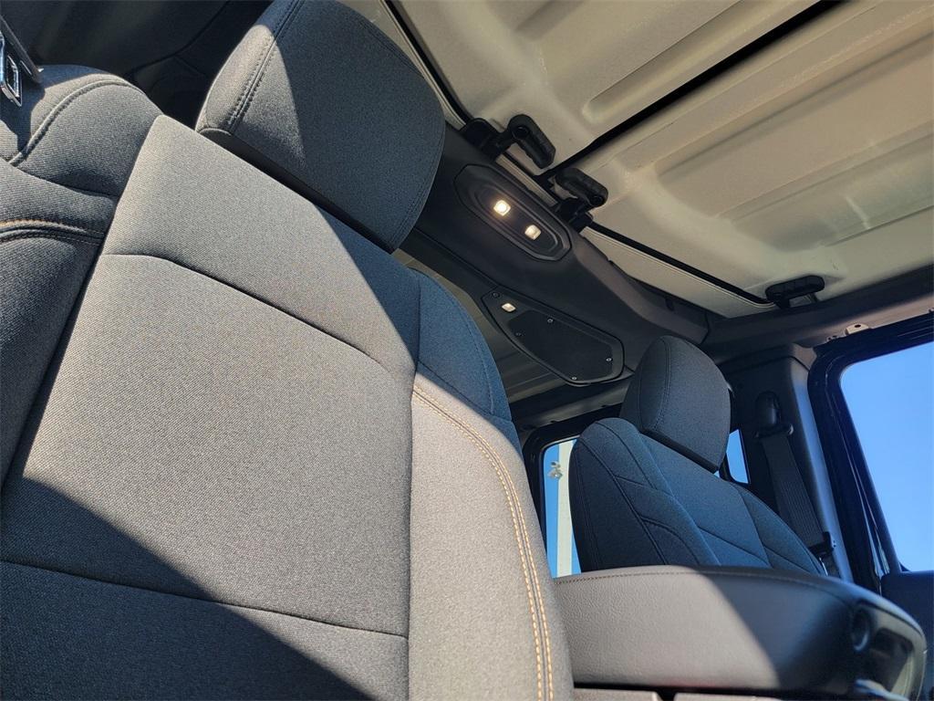new 2025 Jeep Wrangler car, priced at $45,926