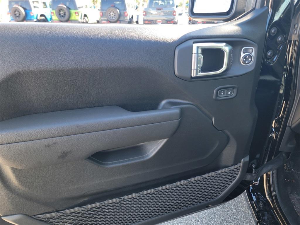 new 2025 Jeep Wrangler car, priced at $45,926