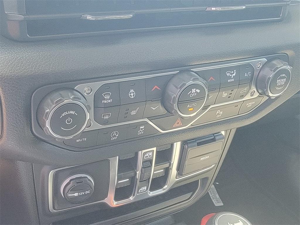 new 2025 Jeep Wrangler car, priced at $47,715