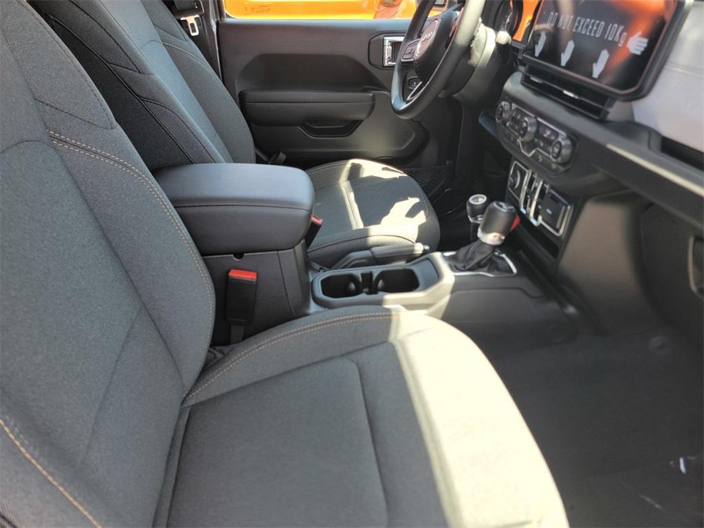 new 2025 Jeep Wrangler car, priced at $47,715