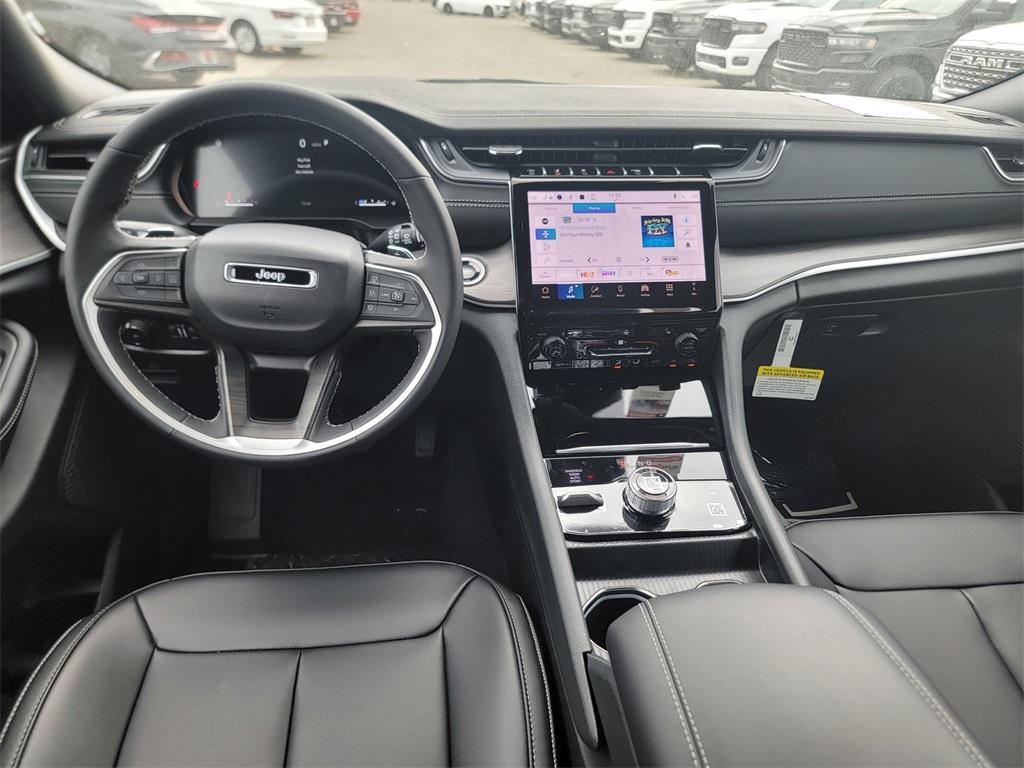 new 2025 Jeep Grand Cherokee car, priced at $40,700