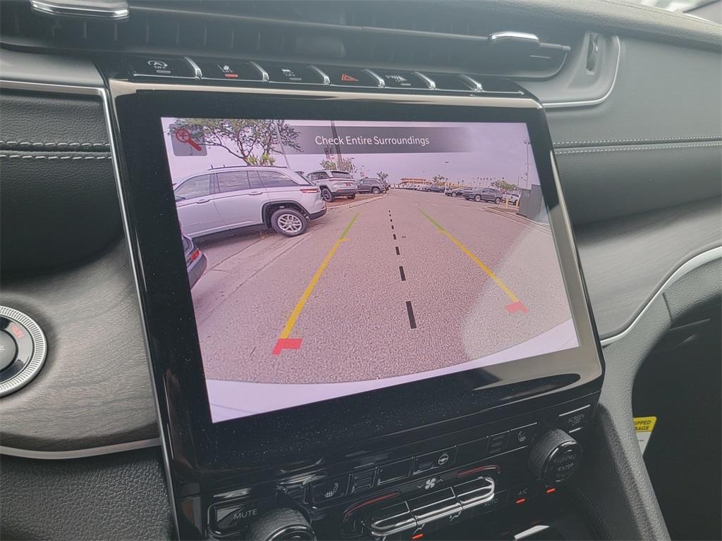 new 2025 Jeep Grand Cherokee car, priced at $40,700