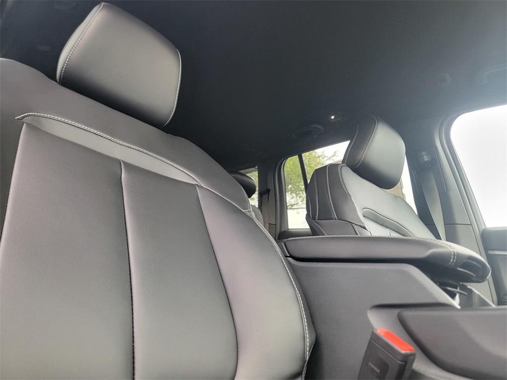 new 2025 Jeep Grand Cherokee car, priced at $40,700