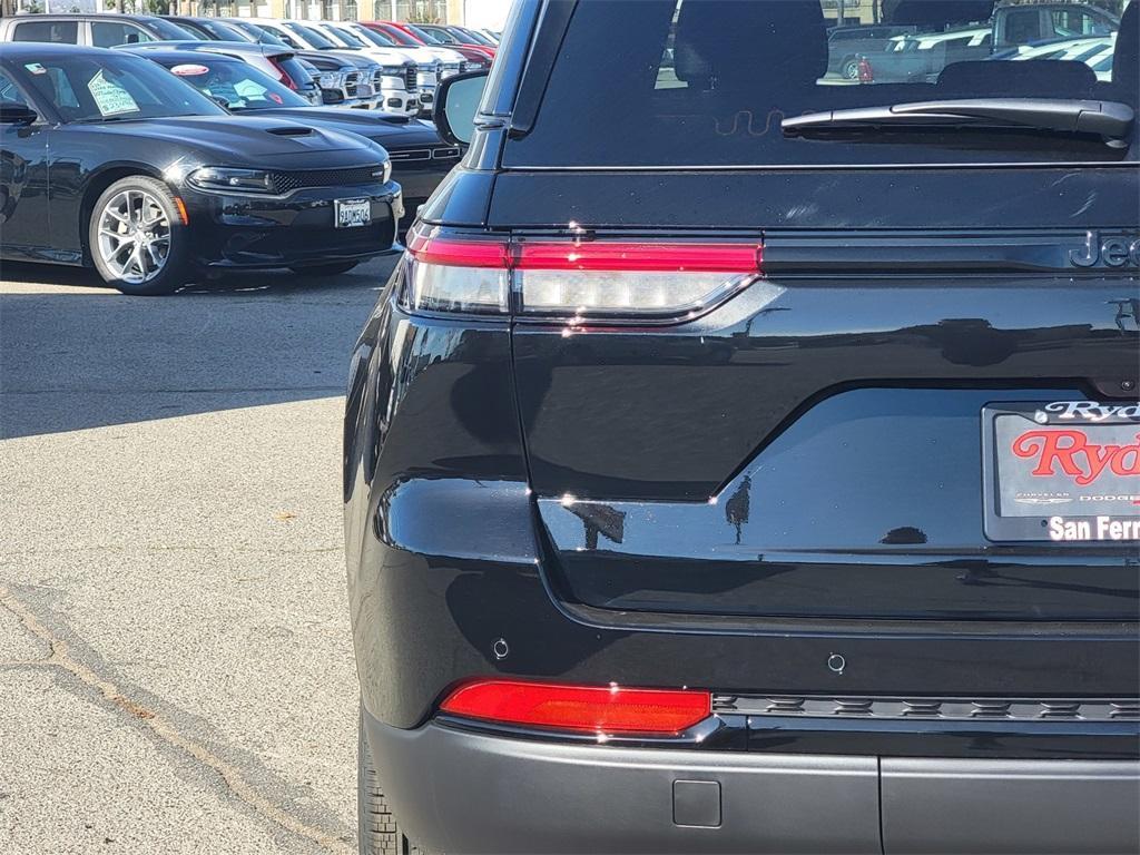 new 2025 Jeep Grand Cherokee car, priced at $45,335