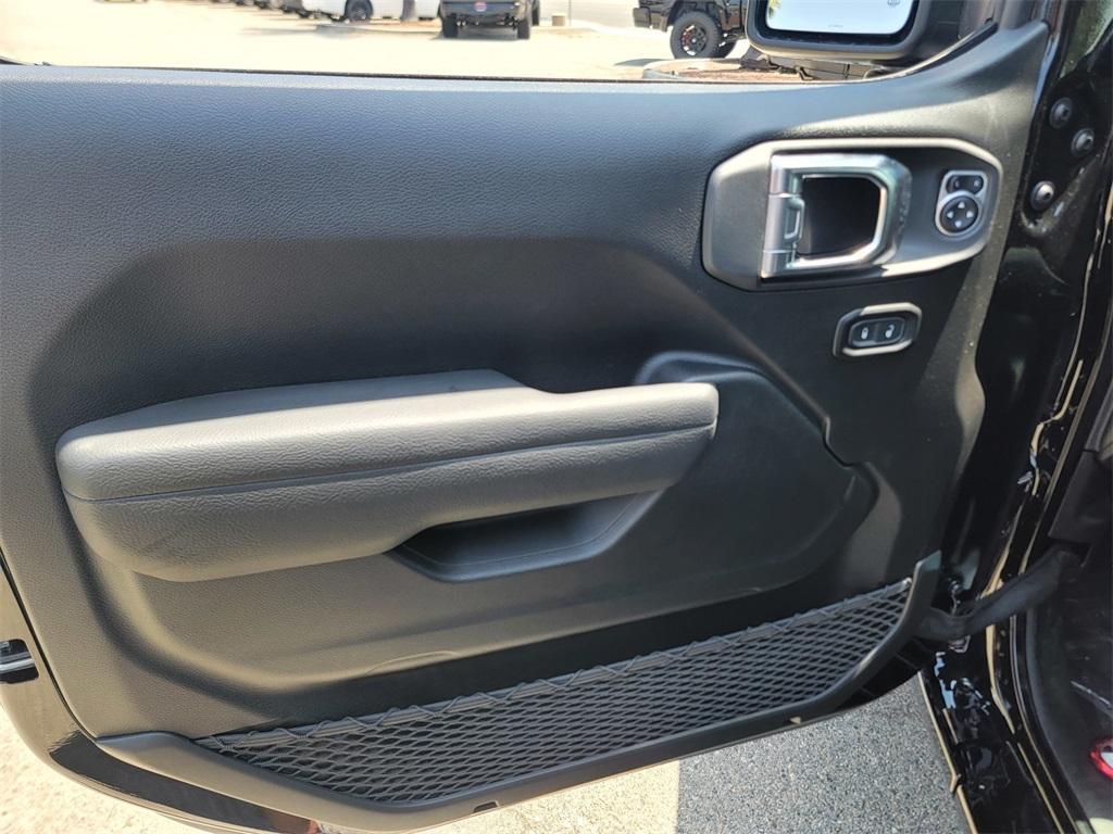 new 2025 Jeep Wrangler car, priced at $45,926