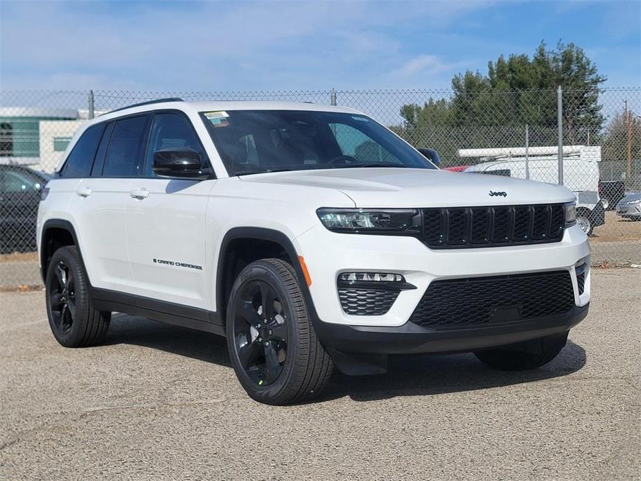 new 2025 Jeep Grand Cherokee car, priced at $44,440