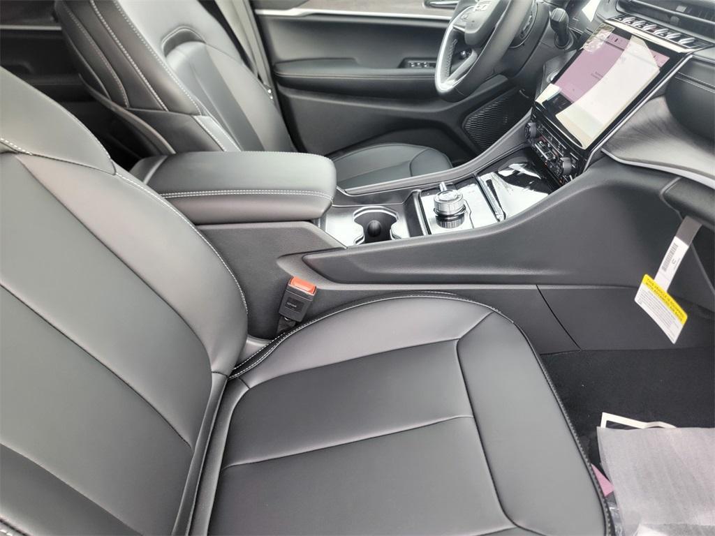 new 2025 Jeep Grand Cherokee car, priced at $41,545