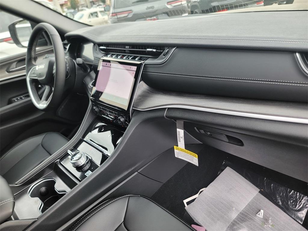 new 2025 Jeep Grand Cherokee car, priced at $41,545