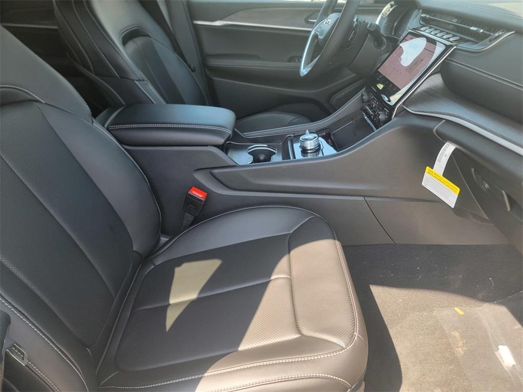 new 2025 Jeep Grand Cherokee car, priced at $45,770