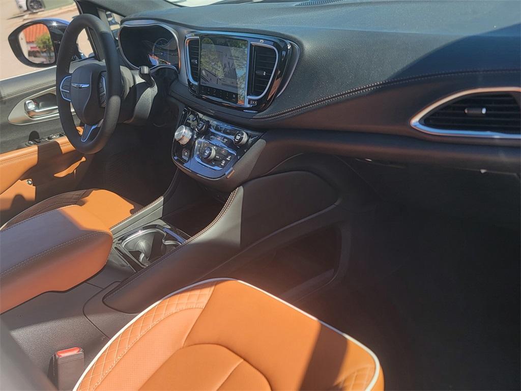 new 2025 Chrysler Pacifica Hybrid car, priced at $52,650