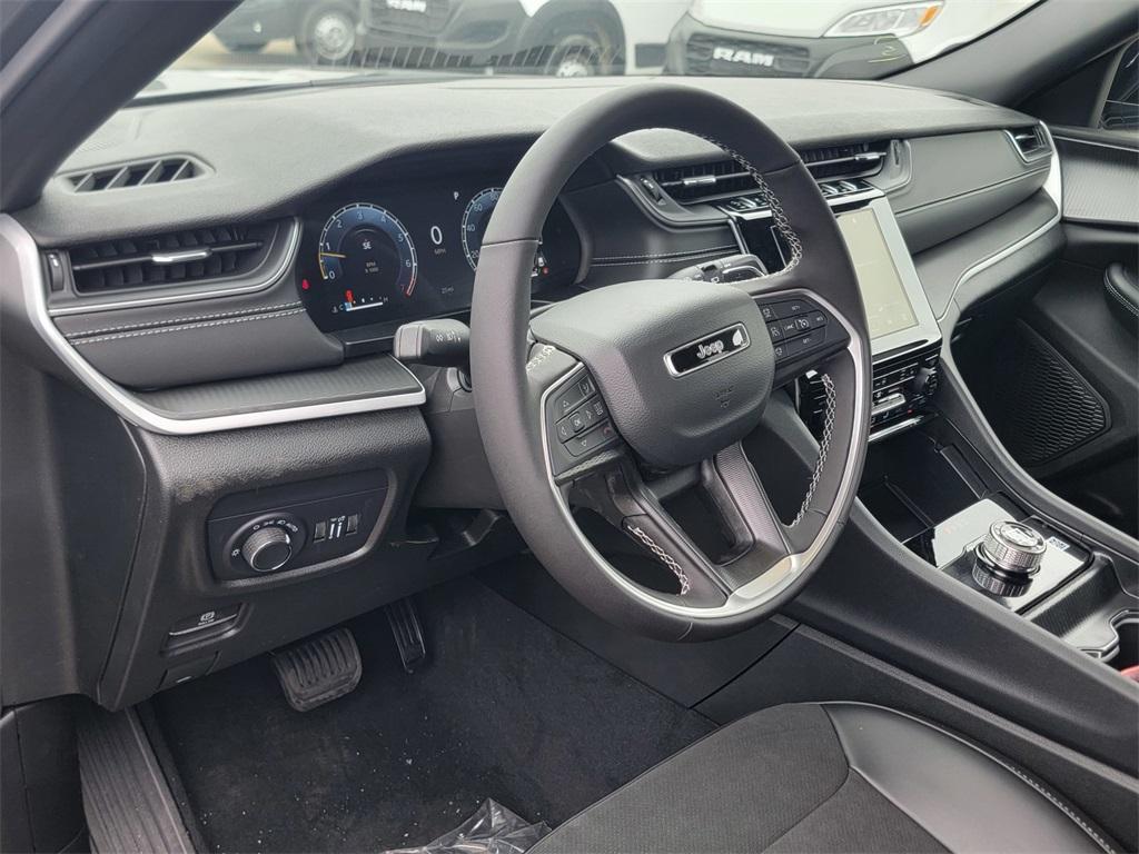 new 2025 Jeep Grand Cherokee car, priced at $42,027