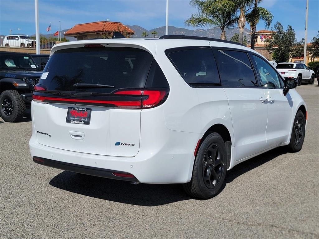 new 2025 Chrysler Pacifica Hybrid car, priced at $42,580